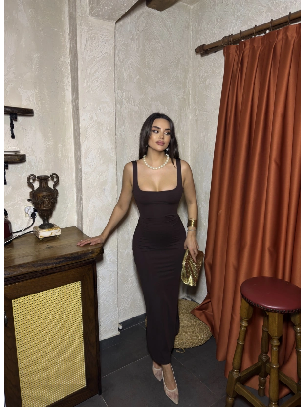 Kahverengi Kare Yaka Drapeli Uzun Elbise