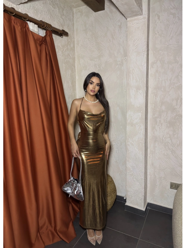 Altın Degaje Yaka Sırt Bağlamalı Parlak Elbise
