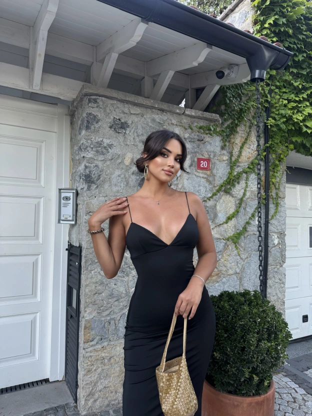 Siyah V Yaka Uzun Premium Elbise