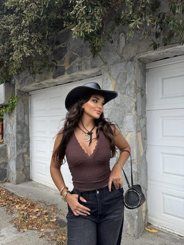 Kahverengi V Yaka Dantel Detay Büstiyer