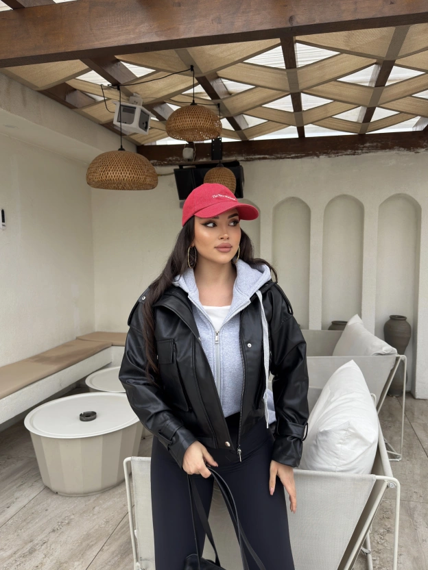 Siyah Kapüşonlu Deri Ceket