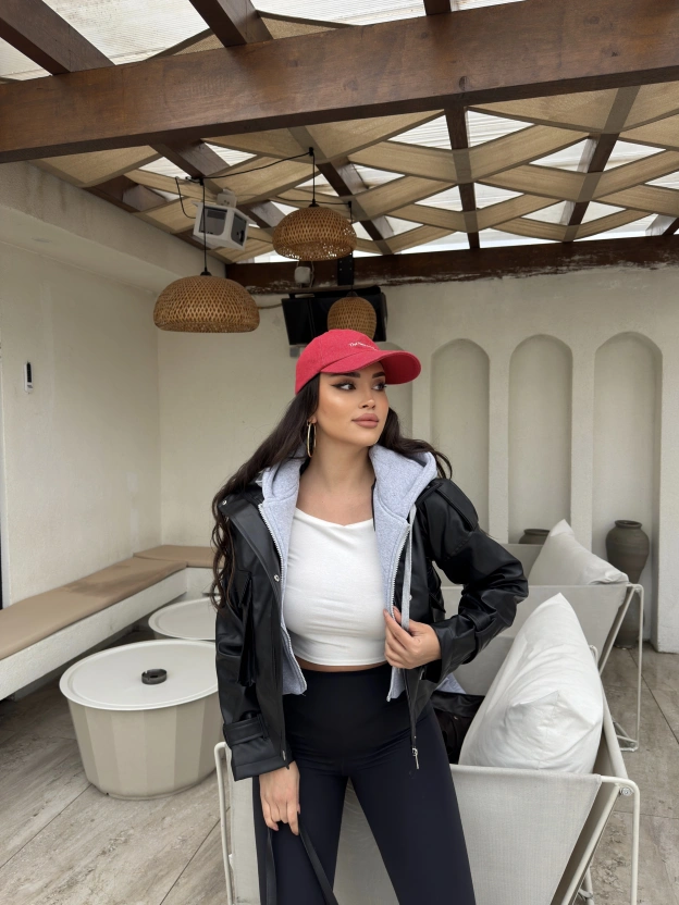 Siyah Kapüşonlu Deri Ceket