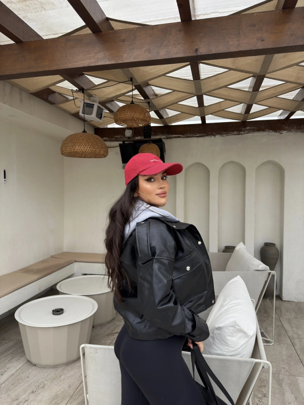 Siyah Kapüşonlu Deri Ceket