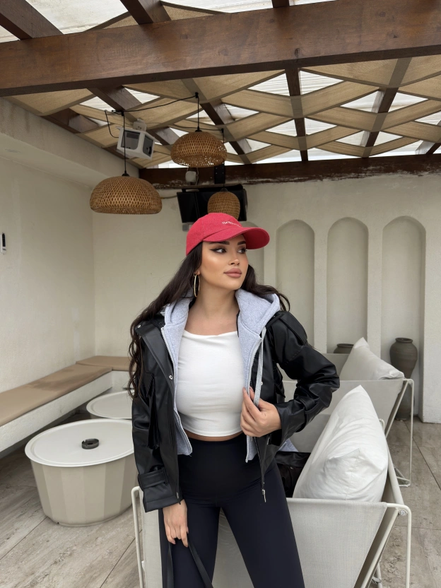 Siyah Kapüşonlu Deri Ceket