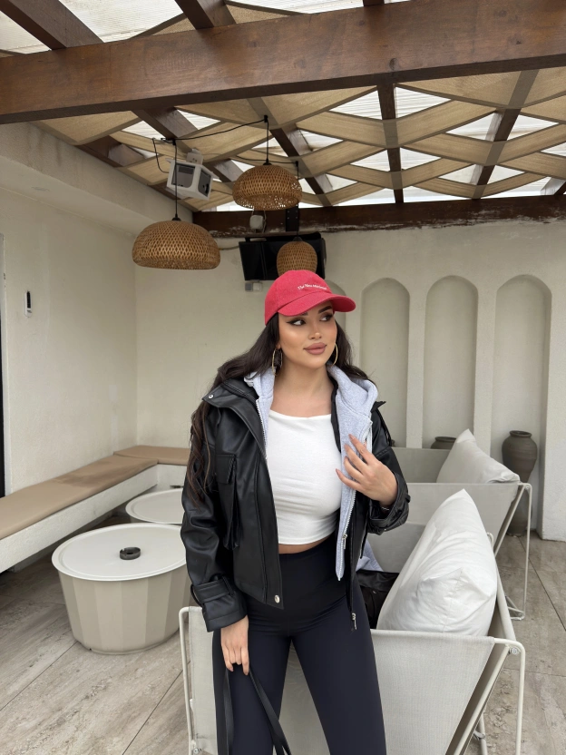 Siyah Kapüşonlu Deri Ceket