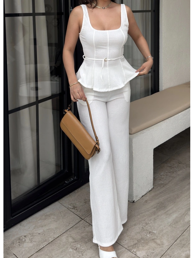 Beyaz Toka Detay Volanlı Takım