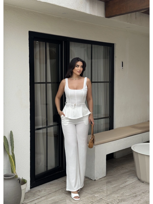 Beyaz Toka Detay Volanlı Takım