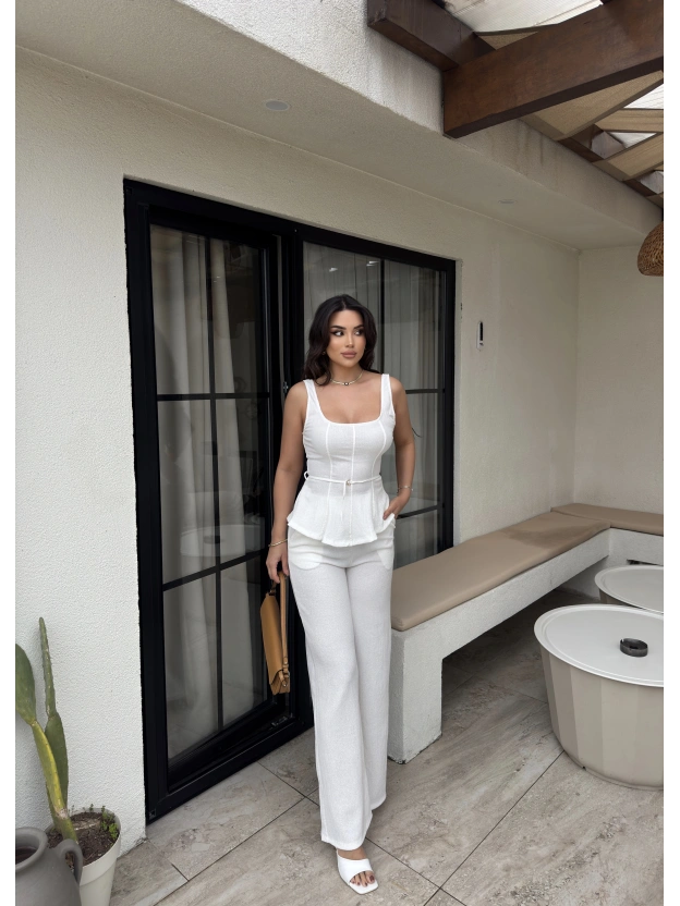 Beyaz Toka Detay Volanlı Takım