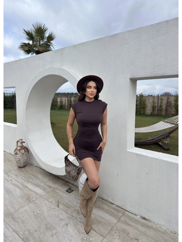 Kahverengi Dik Yaka Mini Elbise