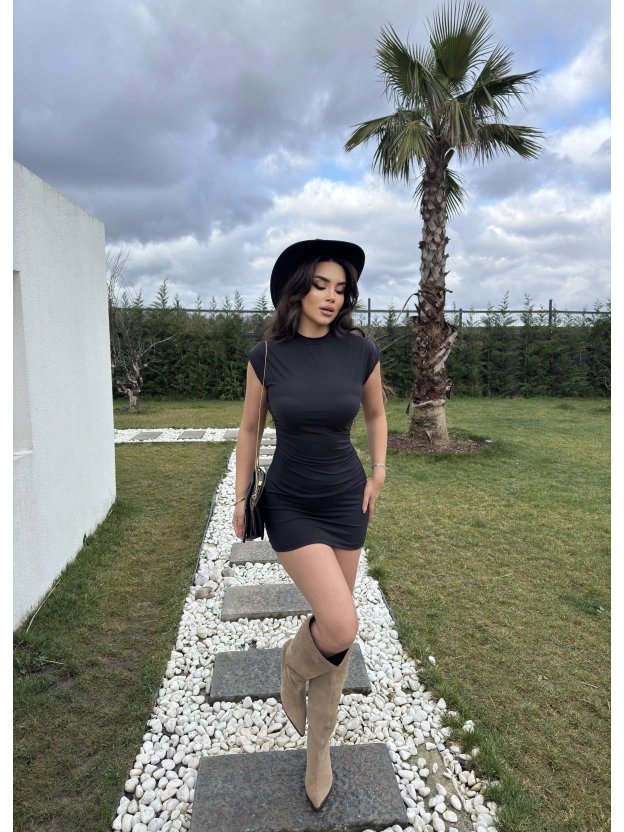 Siyah Dik Yaka Mini Elbise