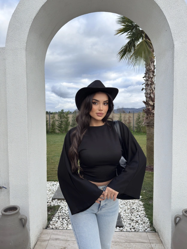 Siyah Bisiklet Yaka İspanyol Kol Crop Tshırt