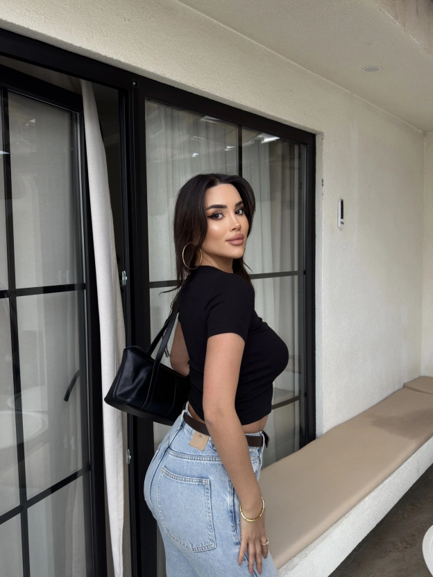 Siyah Düğme Detay Kısa Kol Crop