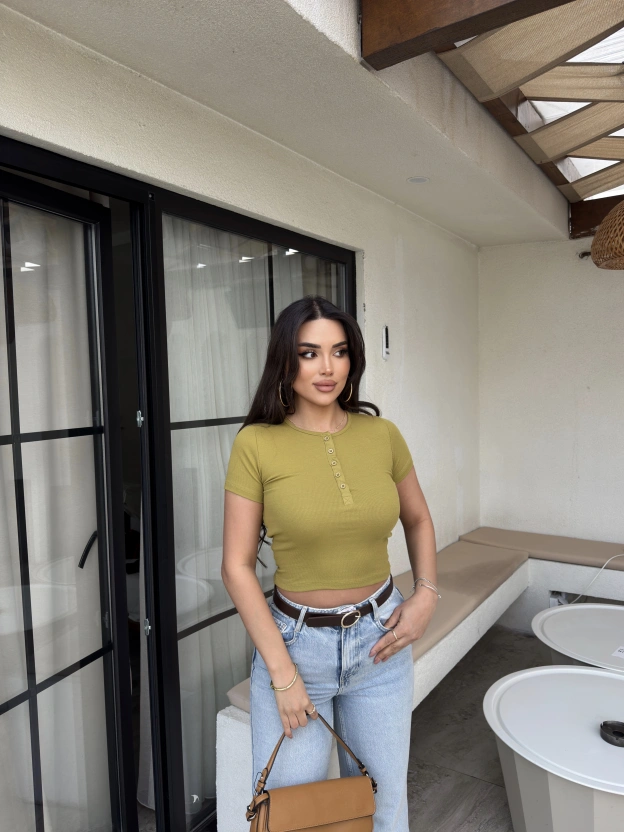 Yeşil Düğme Detay Kısa Kol Crop