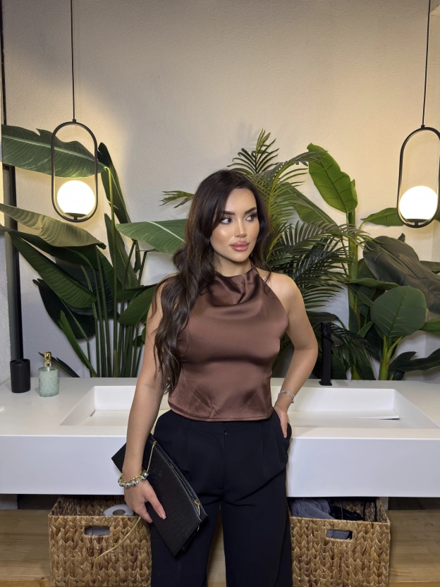 Kahverengi Saten Sırt Dekolteli Crop