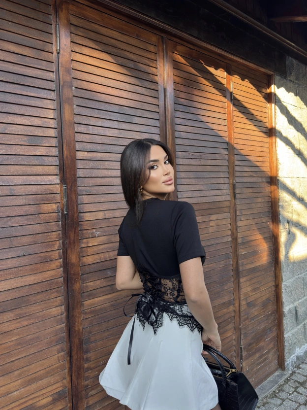 Siyah Güpürlü Korse Tshırt