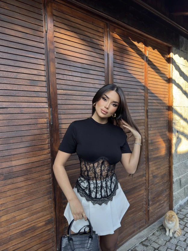 Siyah Güpürlü Korse Tshırt