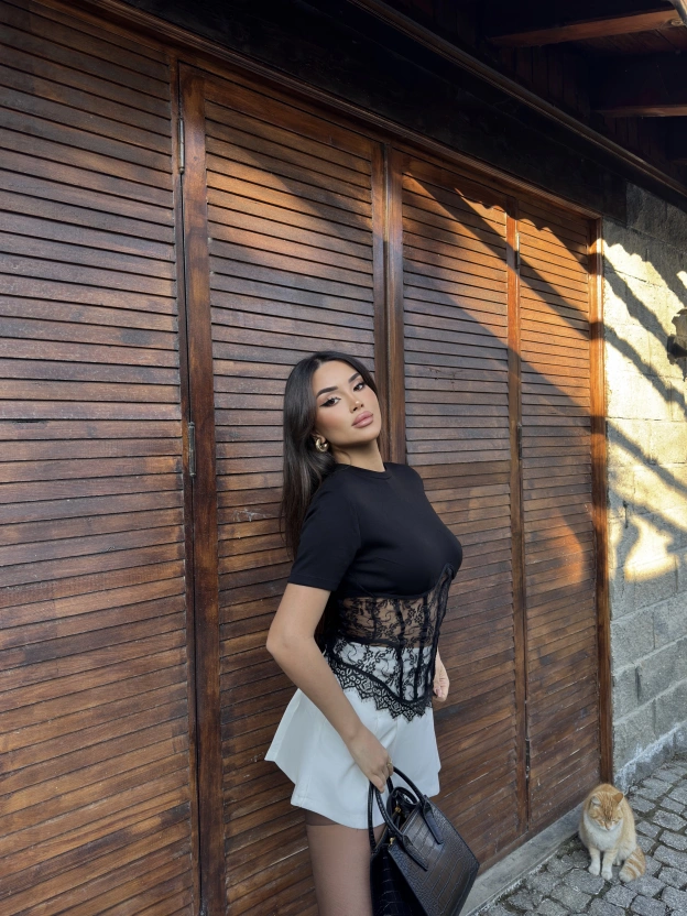 Siyah Güpürlü Korse Tshırt