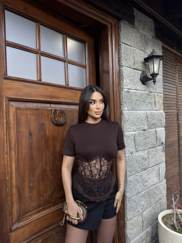 Kahverengi Güpürlü Korse Tshırt