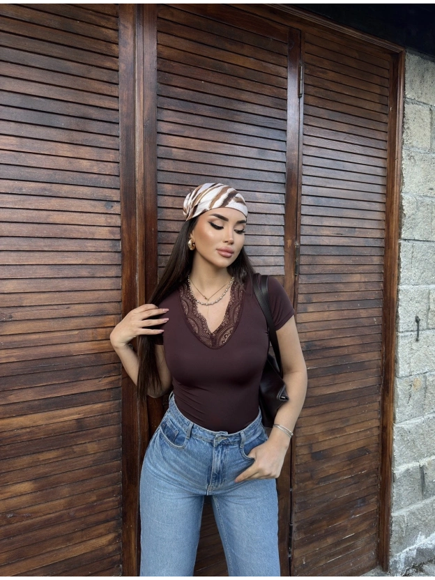 Kahverengi V Yaka Kısa Kol Dantel Bluz