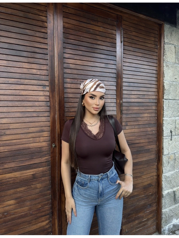 Kahverengi V Yaka Kısa Kol Dantel Bluz