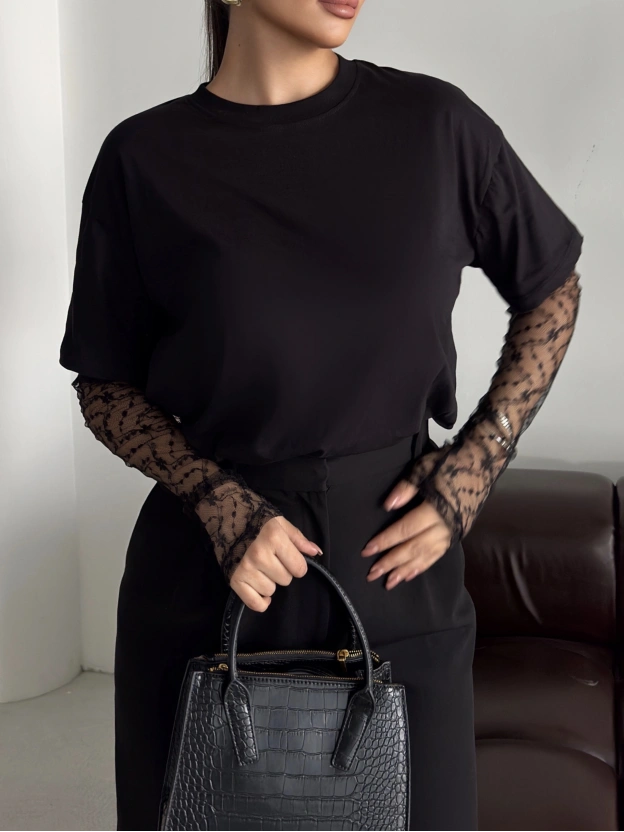 Siyah Kolları Güpürlü Tshirt