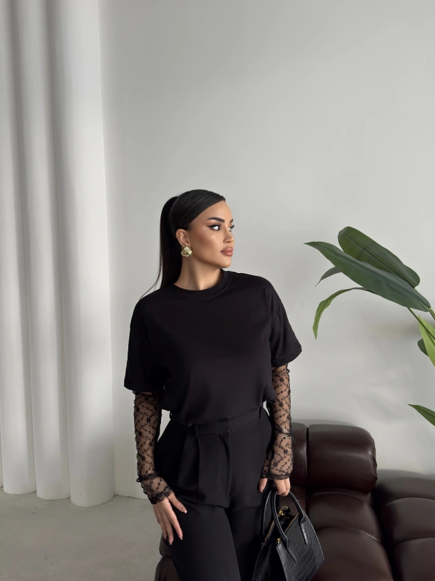 Siyah Kolları Güpürlü Tshirt