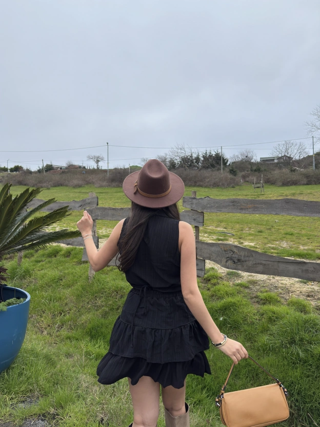 Siyah Gömlek Yaka Bağlamalı Kolsuz Etek Takım