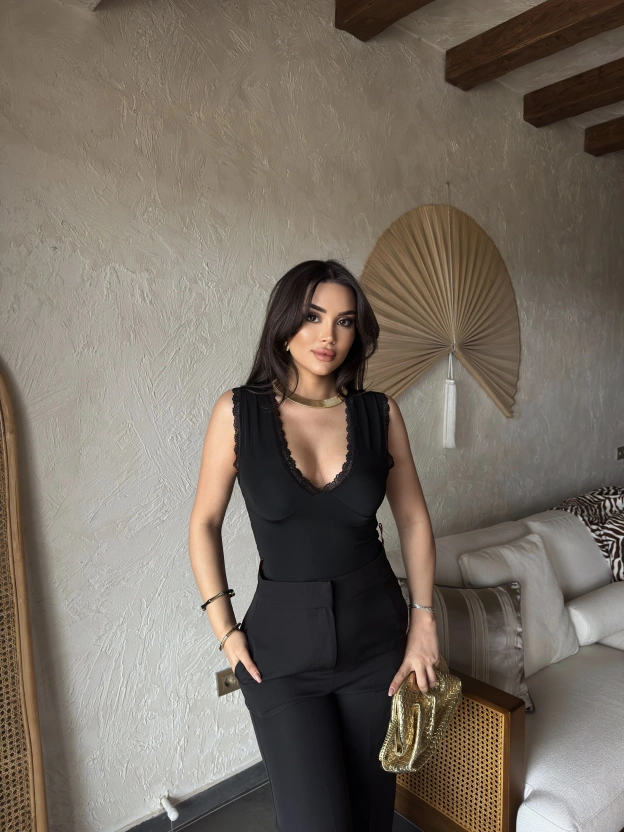 Siyah V Yaka Brode Dalgıç Crop