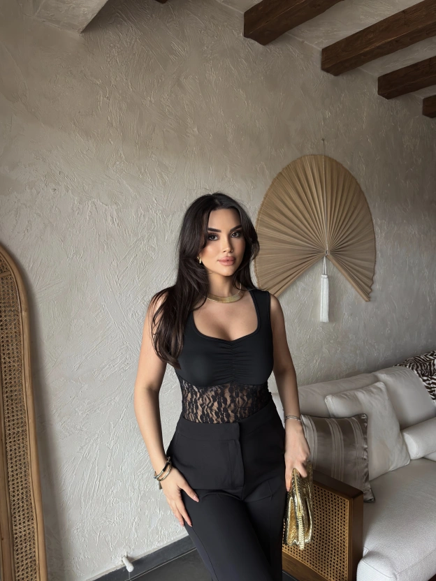 Siyah Kalın Askılı Dantel Detay Crop