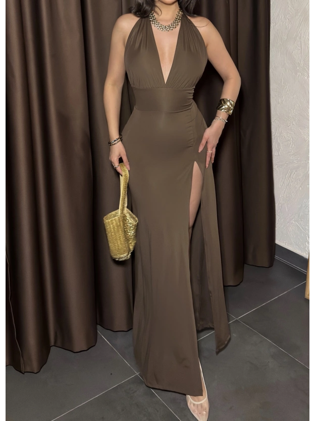 Kahverengi Sırt Dekolteli Yırtmaçlı Uzun Elbise