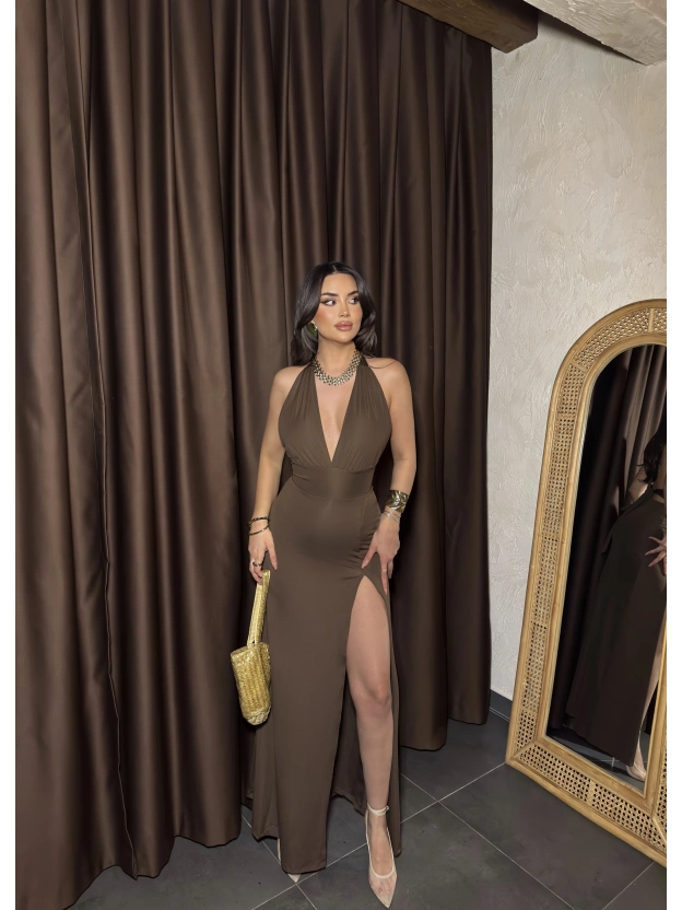 Kahverengi Sırt Dekolteli Yırtmaçlı Uzun Elbise