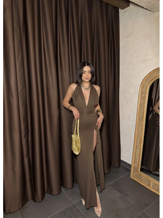 Kahverengi Sırt Dekolteli Yırtmaçlı Uzun Elbise