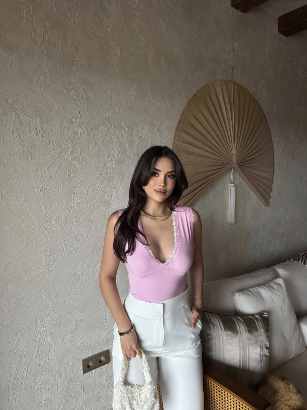 Pembe V Yaka Brode Dalgıç Crop