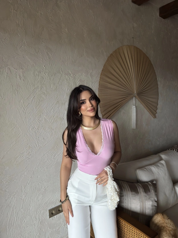 Pembe V Yaka Brode Dalgıç Crop