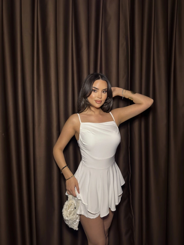 Beyaz Askılı Şortlu Tulum