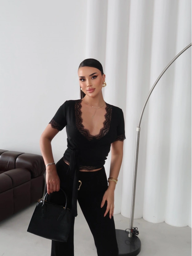 Siyah Kruvaze Bağlama Dantelli Crop