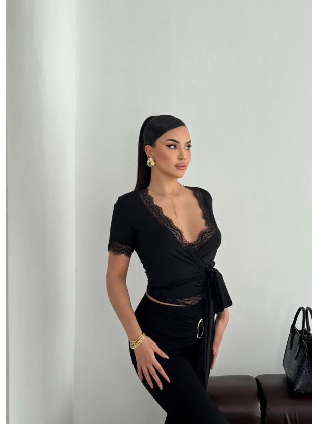 Siyah Kruvaze Bağlama Dantelli Crop