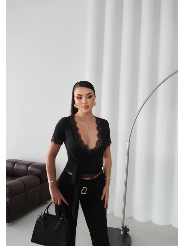 Siyah Kruvaze Bağlama Dantelli Crop