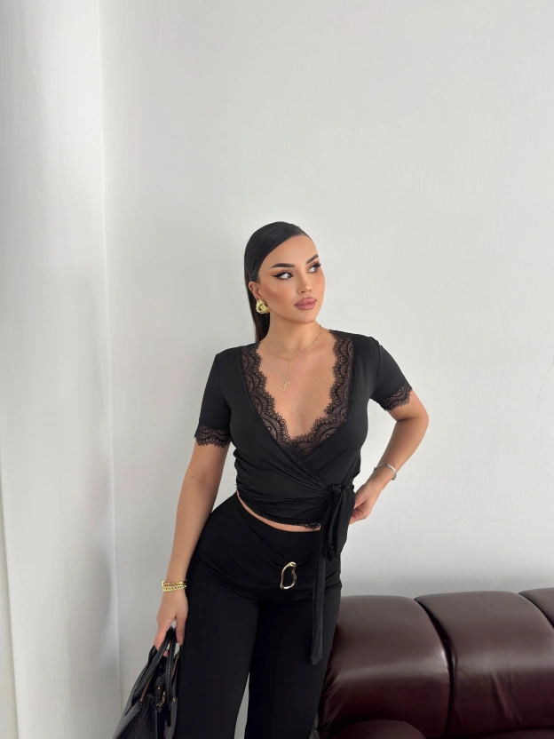 Siyah Kruvaze Bağlama Dantelli Crop