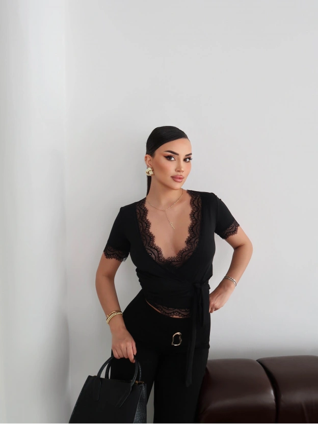 Siyah Kruvaze Bağlama Dantelli Crop