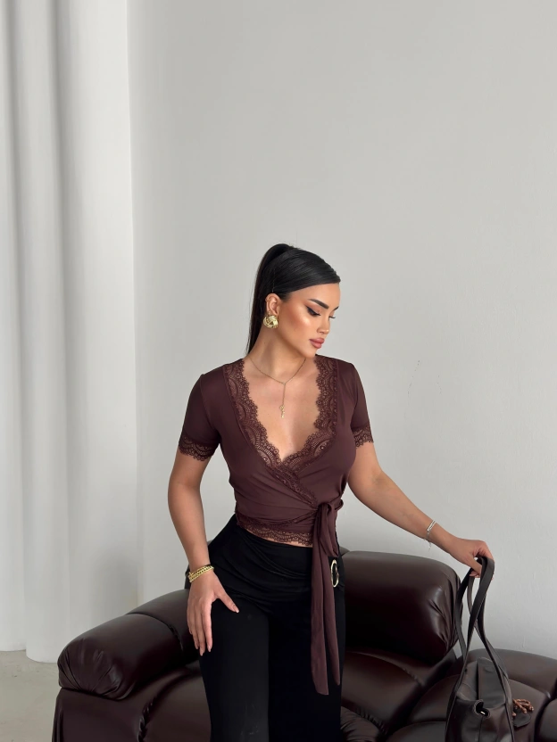 Kahverengi Kruvaze Bağlama Dantelli Crop