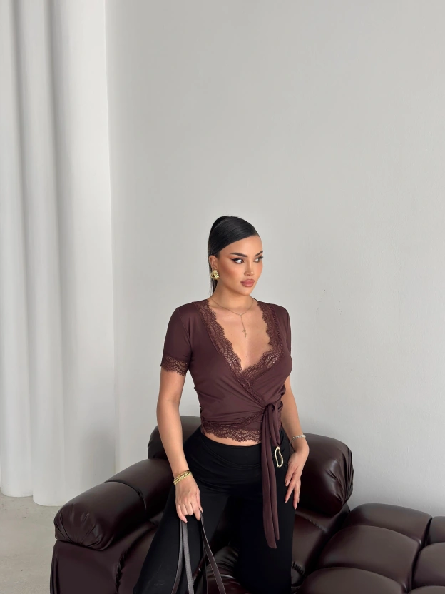 Kahverengi Kruvaze Bağlama Dantelli Crop