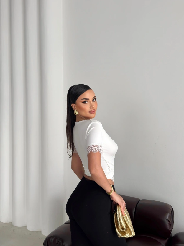 Beyaz Kruvaze Bağlama Dantelli Crop