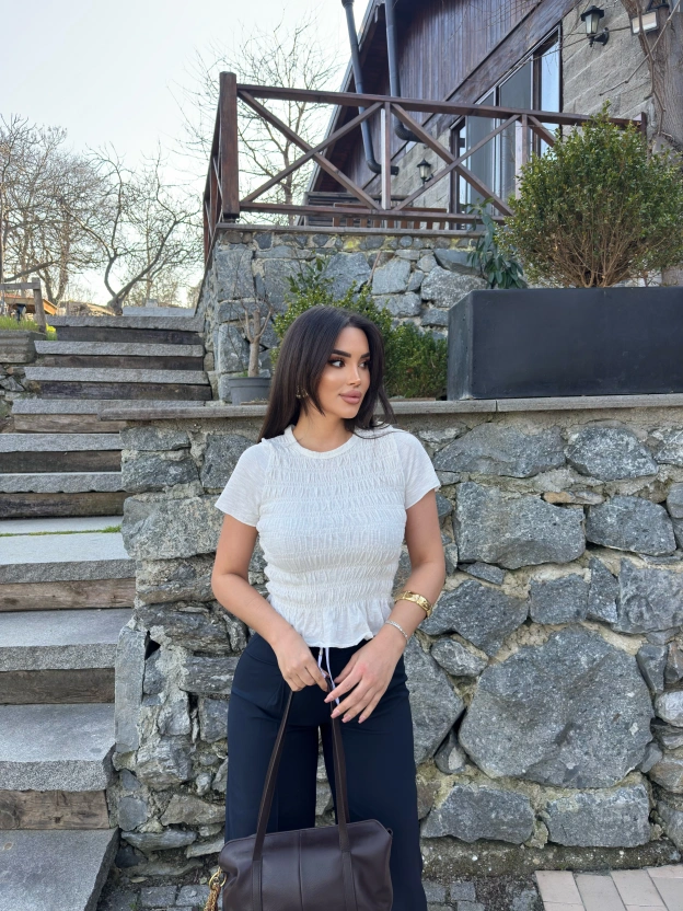 Beyaz Gipeli Kısa Kol Tshırt