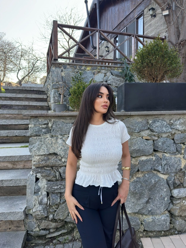 Beyaz Gipeli Kısa Kol Tshırt