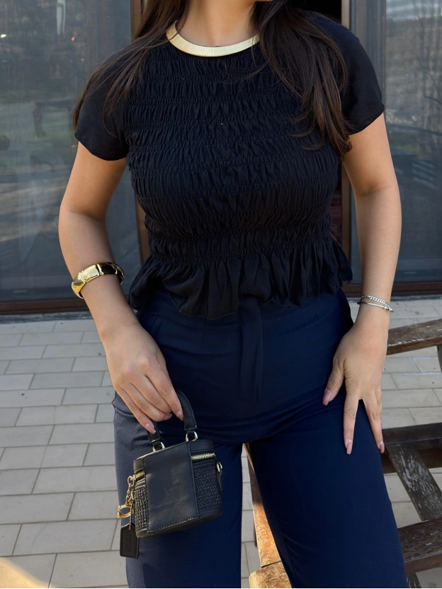 Siyah Gipeli Kısa Kol Tshırt