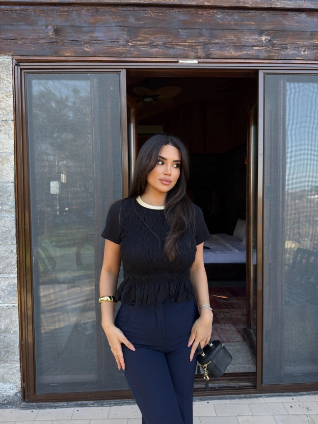 Siyah Gipeli Kısa Kol Tshırt