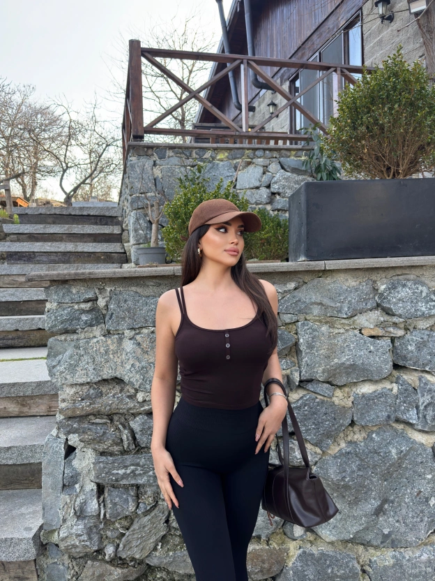 Kahverengi Düğmeli Askılı Basic Crop