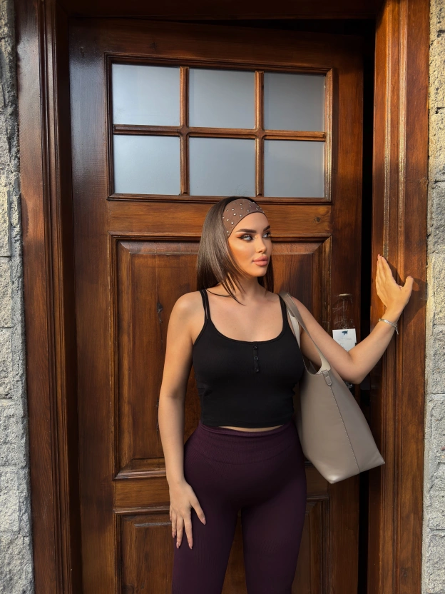 Siyah Düğmeli Askılı Basic Crop