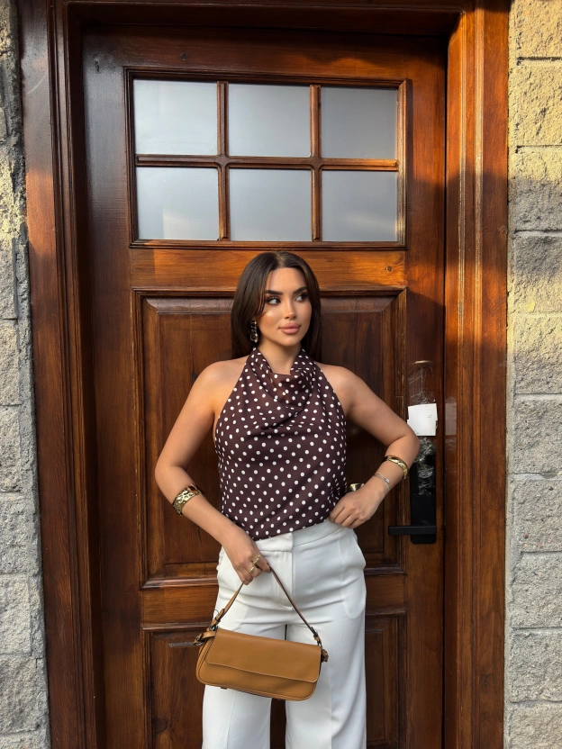 Kahverengi Puantiyeli Boyundan Geçirmeli Bluz